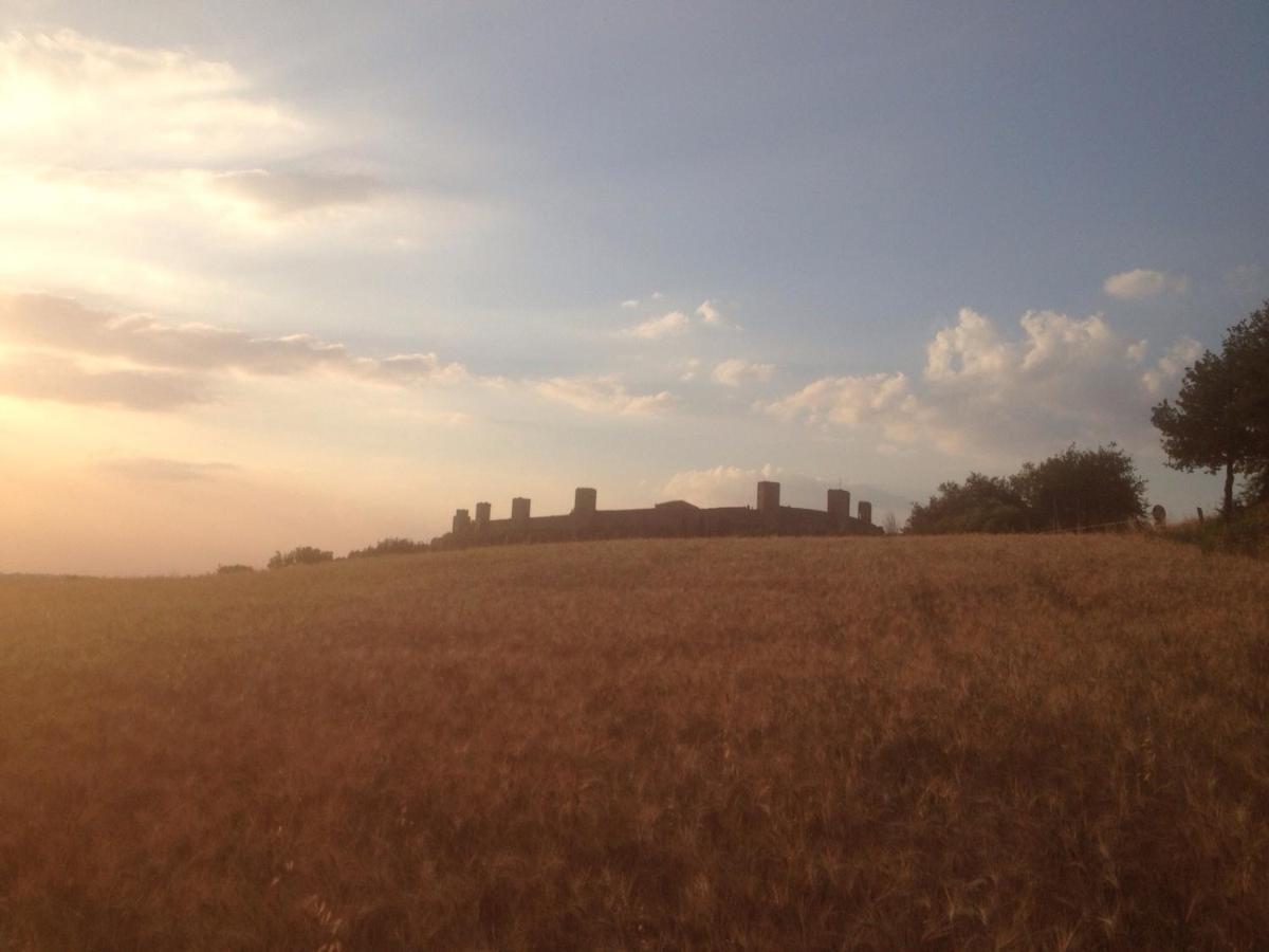 Monteriggioni Castello Exterior foto