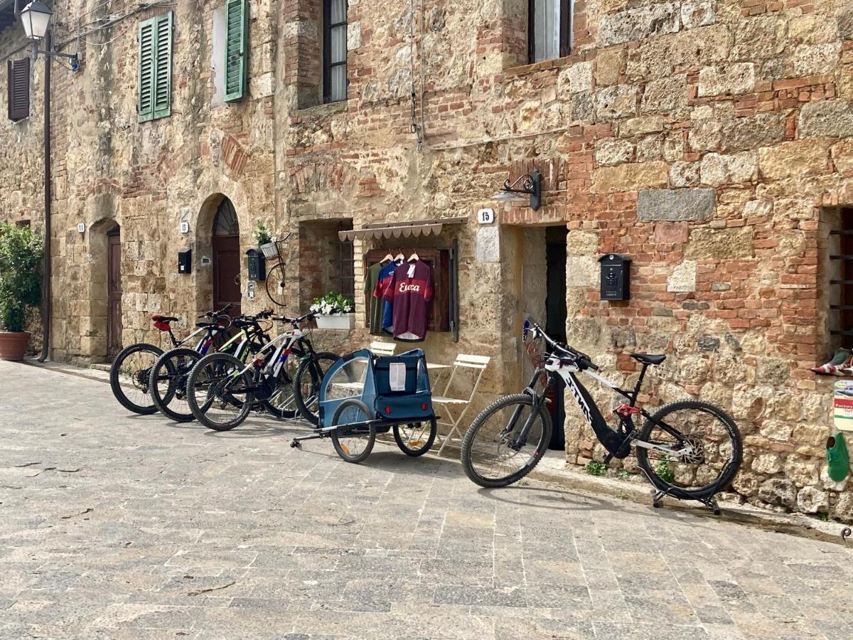 Monteriggioni Castello Exterior foto
