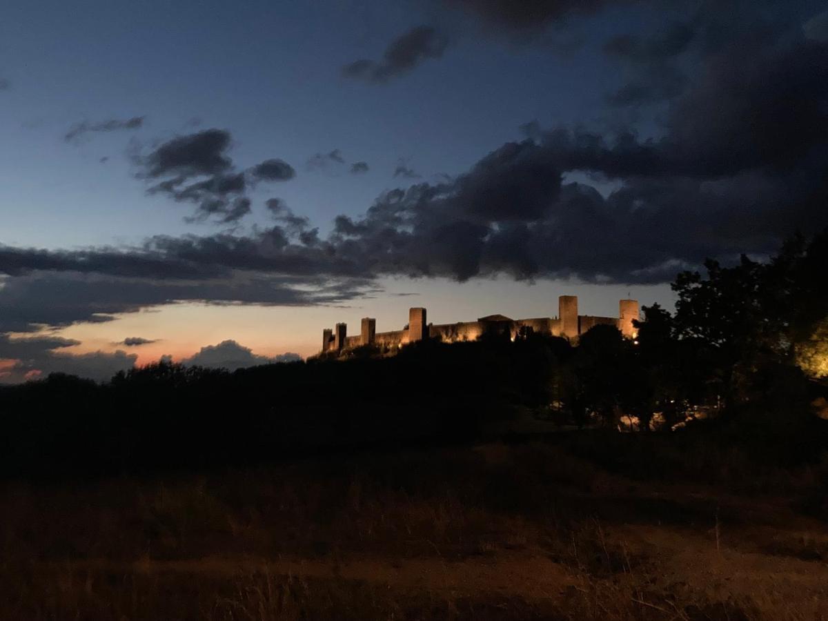 Monteriggioni Castello Exterior foto