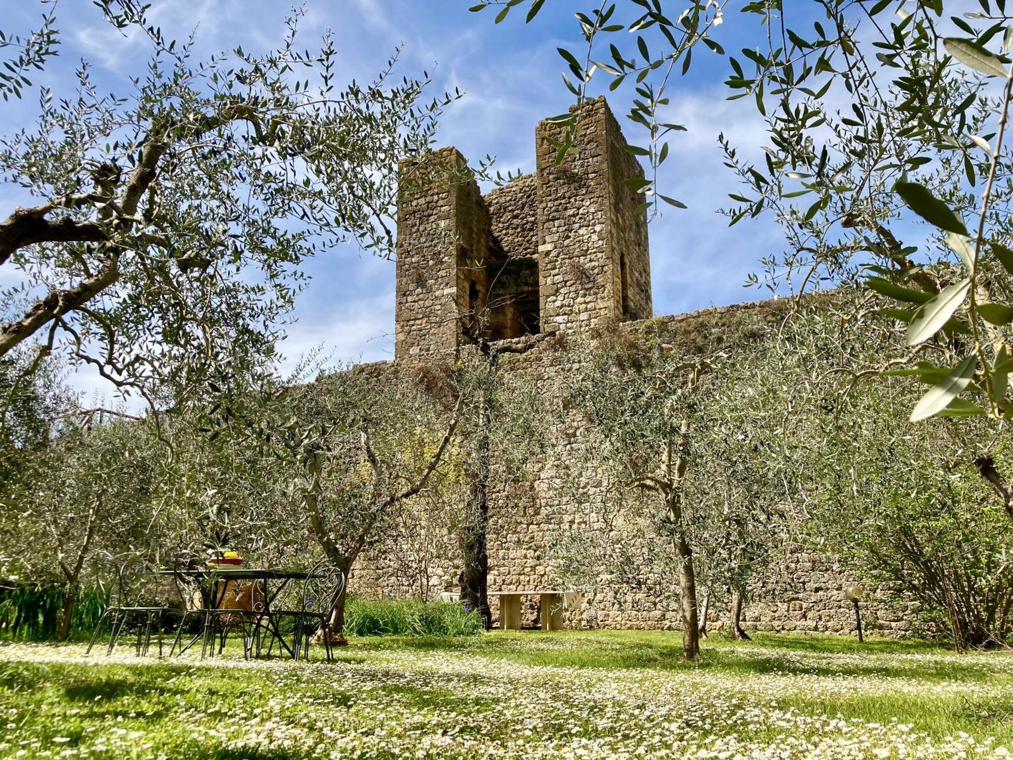 Monteriggioni Castello Exterior foto